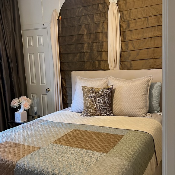 Coverlet: Vintage High-end Queen Bed Cover—Double Diamond Quilting! - Picture 9 of 16